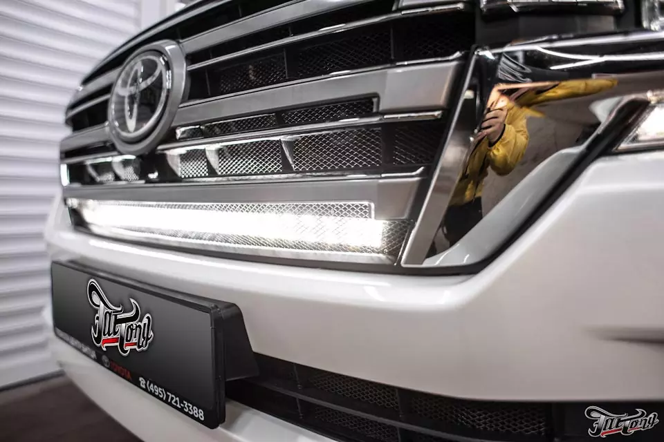 Toyota LC200. Окрас масок фар и установка светодиодной балки